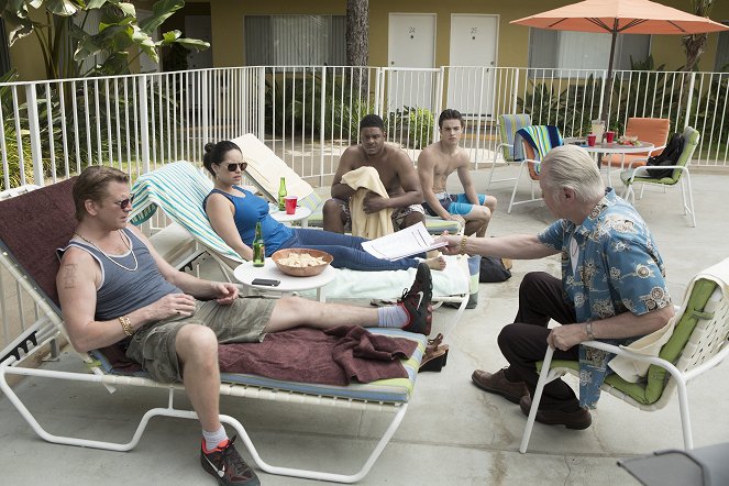 Ray Donovan - Season 3 - Poker - Photos - Dash Mihok, Alyssa Diaz, Pooch Hall, Devon Bagby