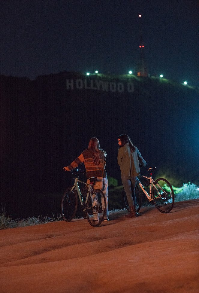 Alkalmi - Season 2 - Bicycle Thieves - Filmfotók