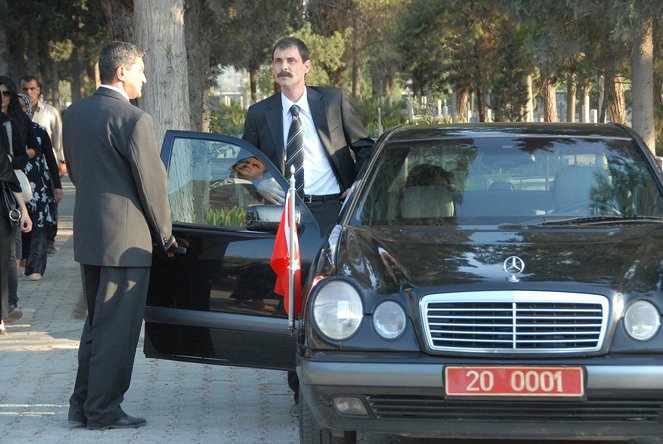 Vali - The Governor - Photos - Erdal Beşikçioğlu