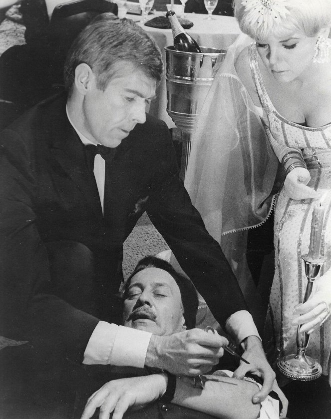 Our Man Flint - Z filmu - James Coburn, Lee J. Cobb