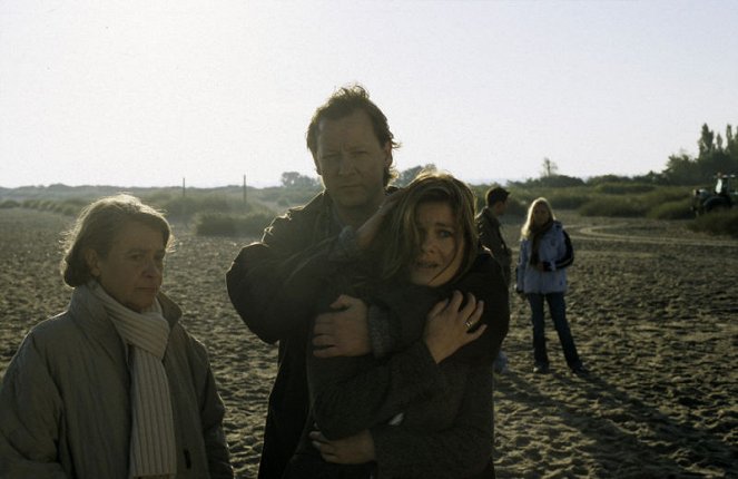 Mŕtvy na pláži - Z filmu - Monica Bleibtreu, Matthias Brandt, Birge Schade