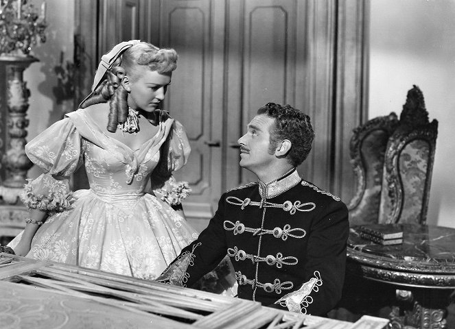 Kärpännahkaviitta - Kuvat elokuvasta - Betty Grable, Douglas Fairbanks Jr.