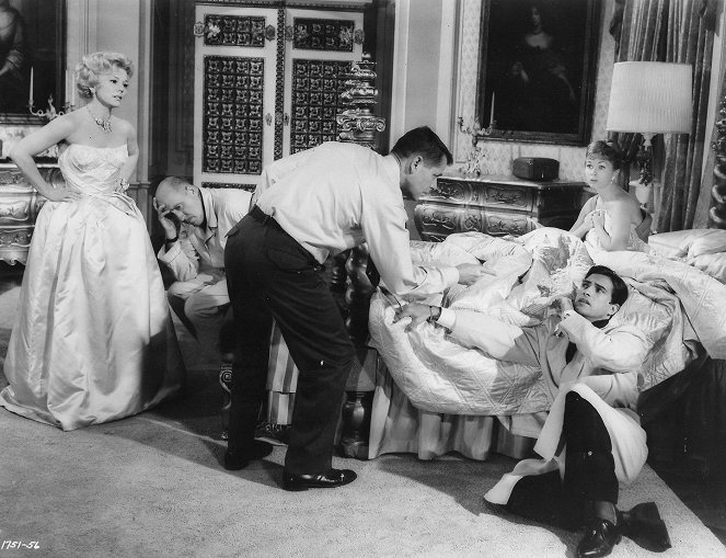 It Started with a Kiss - Filmfotók - Eva Gabor, Fred Clark, Glenn Ford, Gustavo Rojo, Debbie Reynolds