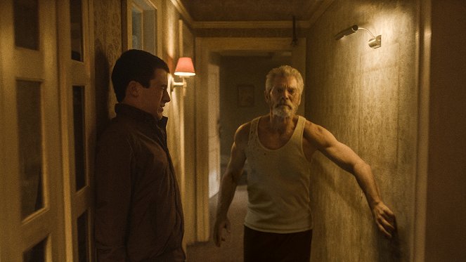 Don't Breathe - Photos - Dylan Minnette, Stephen Lang