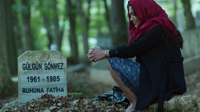 Paramparça - De la película - Nurgül Yeşilçay