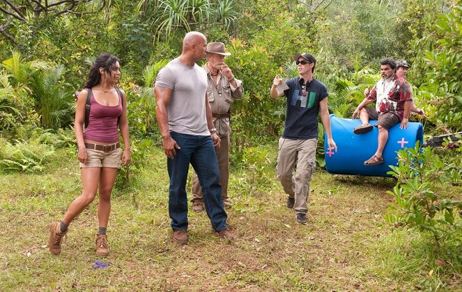 Journey 2: The Mysterious Island - Van de set - Vanessa Hudgens, Dwayne Johnson, Michael Caine, Brad Peyton