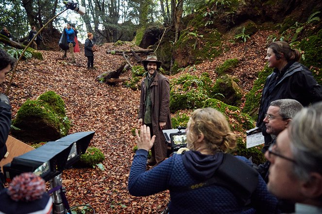 The Living and the Dead - Die Tote im Wald - Dreharbeiten - Colin Morgan