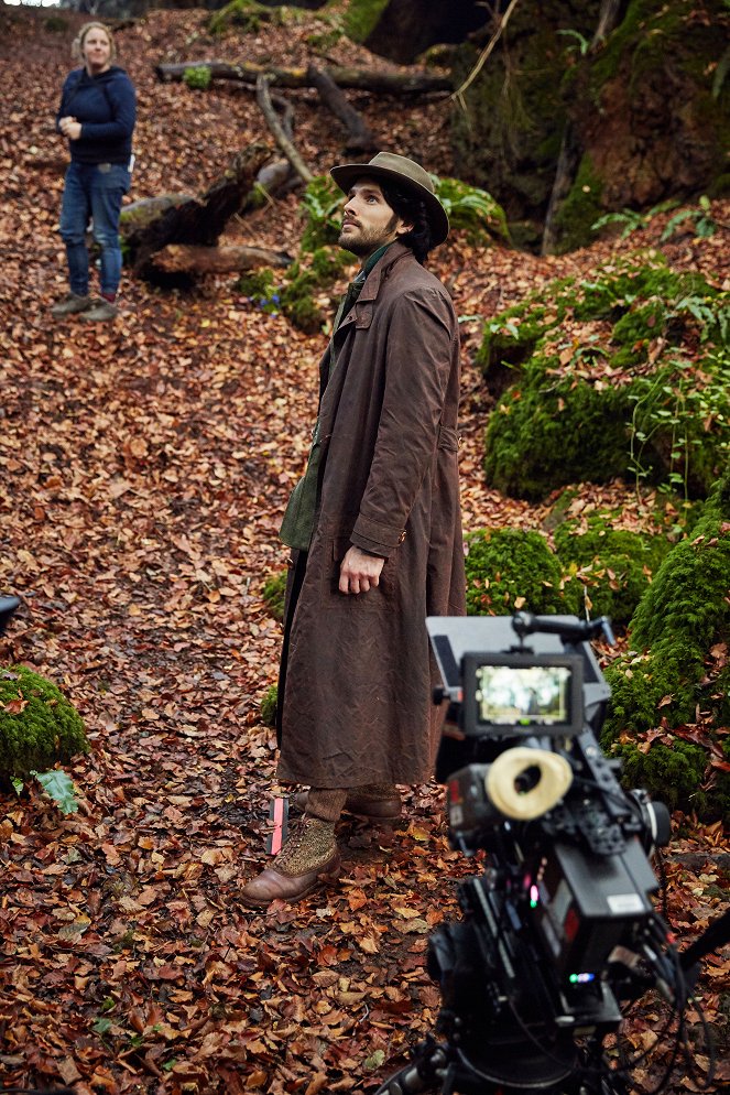 The Living and the Dead - Episode 4 - Del rodaje - Colin Morgan