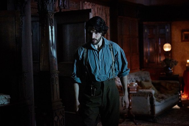The Living and the Dead - Die Tote im Wald - Filmfotos - Colin Morgan