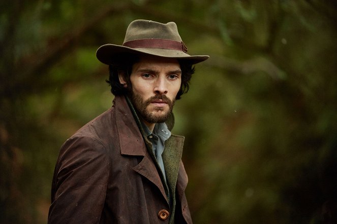 The Living and the Dead - Die Tote im Wald - Filmfotos - Colin Morgan