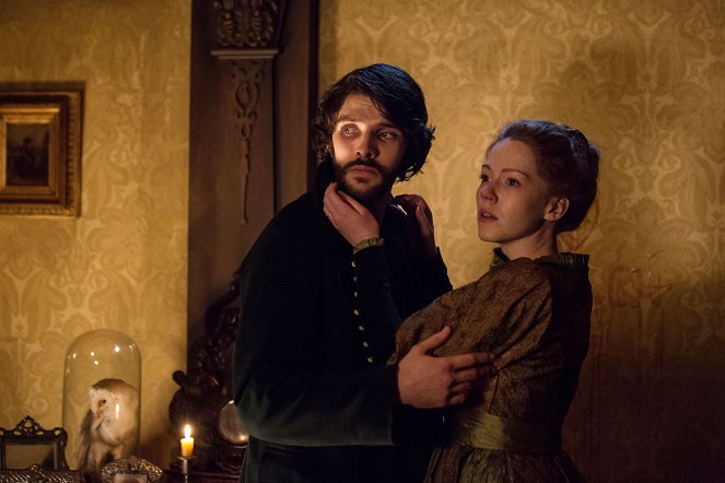 The Living and the Dead - Exorzismus - Filmfotos - Colin Morgan, Charlotte Spencer
