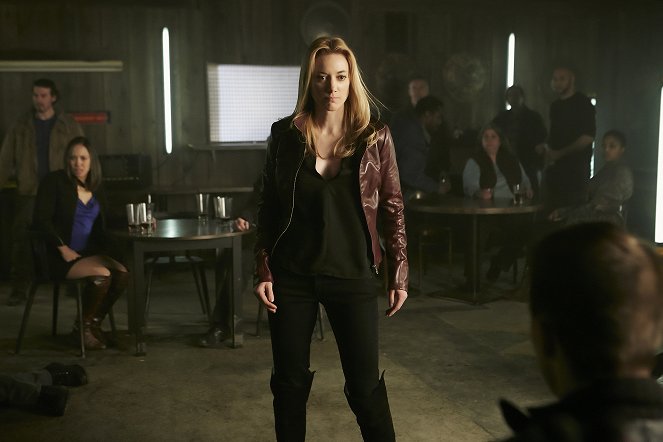 Dark Matter - Season 2 - We Voted Not to Space You - Photos - Zoie Palmer