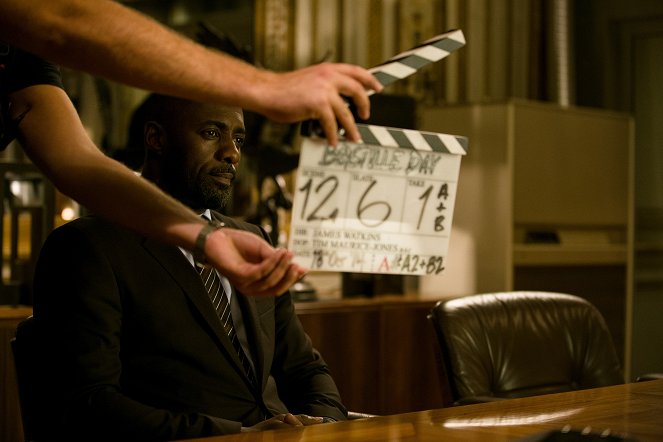 Bastille Day - Van de set - Idris Elba