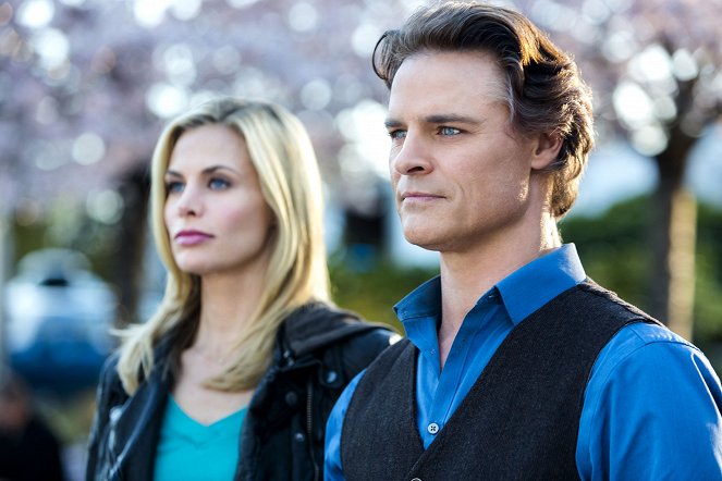 The Gourmet Detective: A Healthy Place to Die - Photos - Brooke Burns, Dylan Neal