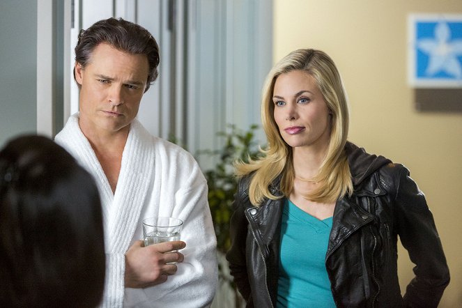 The Gourmet Detective: A Healthy Place to Die - Photos - Dylan Neal, Brooke Burns