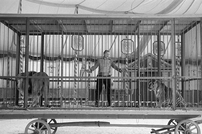Zirkus Humberto - Carlos nimmt Abschied - Filmfotos - Radoslav Brzobohatý