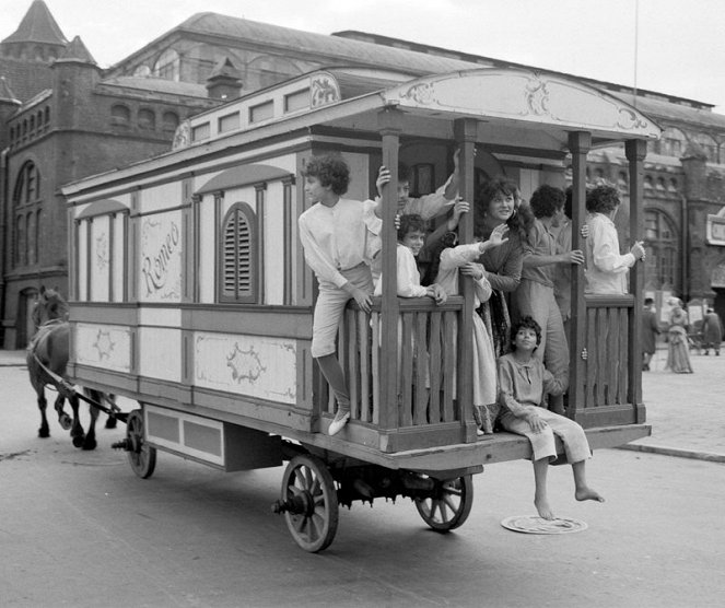 Zirkus Humberto - Wohnwagen Nummer 8 - Filmfotos