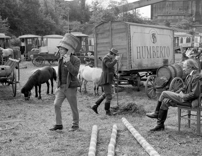 Zirkus Humberto - Wohnwagen Nummer 8 - Filmfotos - Josef Dvořák, Václav Postránecký, Josef Kemr