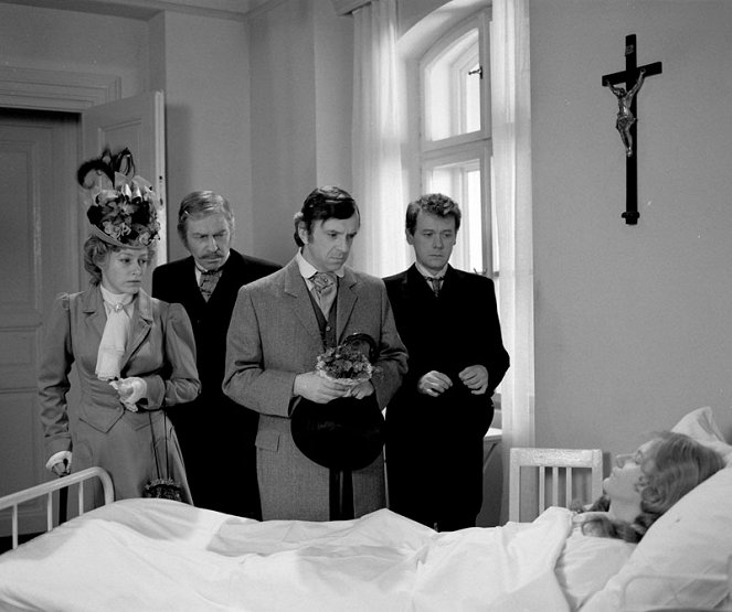 Cirkus Humberto - Útěk - De la película - Katja Rupé, František Němec, Jaromír Hanzlík, Oldřich Vízner, Kathy Kriegel