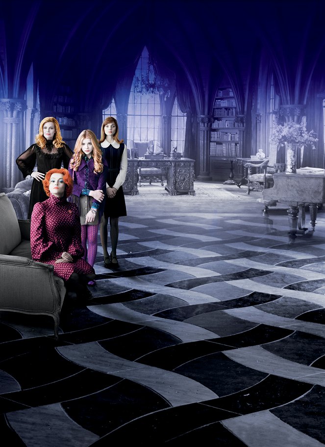 Dark Shadows - Werbefoto - Michelle Pfeiffer, Helena Bonham Carter, Chloë Grace Moretz, Bella Heathcote