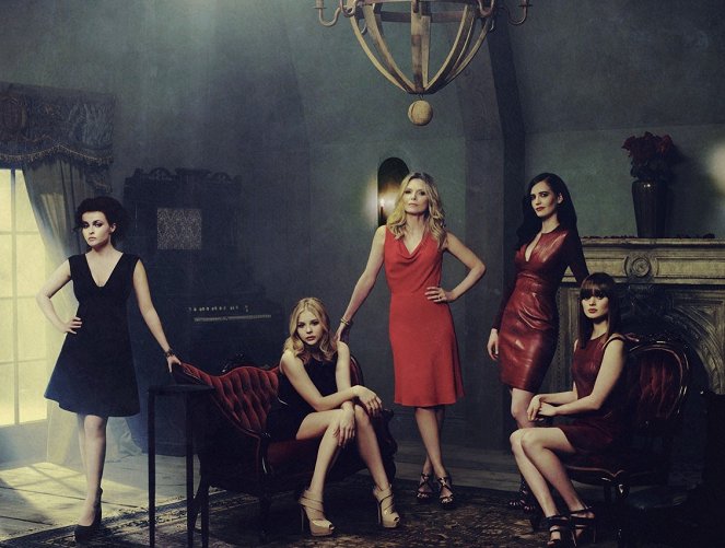 Dark Shadows - Werbefoto - Helena Bonham Carter, Chloë Grace Moretz, Michelle Pfeiffer, Eva Green, Bella Heathcote