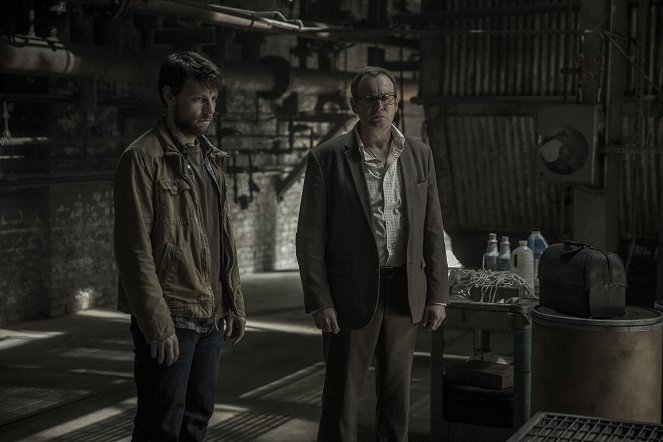 Outcast - All Alone Now - Photos - Patrick Fugit, Philip Glenister