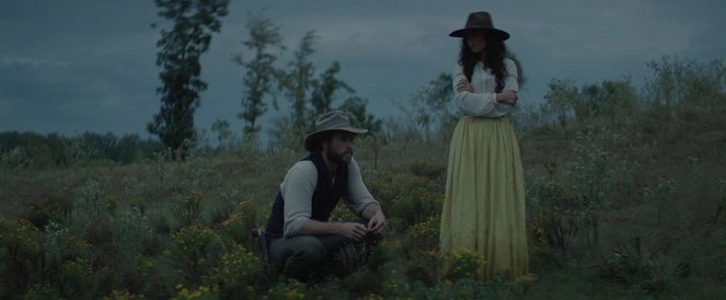 Duel v Mount Hermonu - Z filmu - Liam Hemsworth, Alice Braga