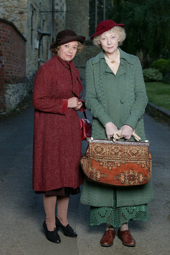 Agatha Christie Marple kisasszonya - Gyilkosság meghirdetve - Promóció fotók - Elaine Paige, Geraldine McEwan