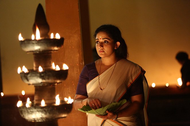 Pinneyum - De la película - Kavya Madhavan