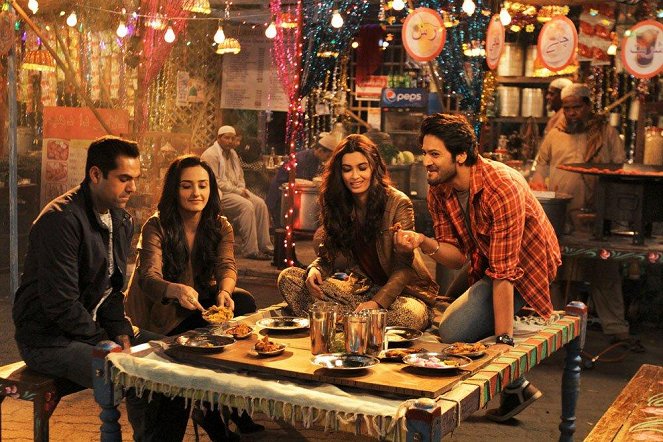 Happy na útěku - Z filmu - Abhay Deol, Momal Sheikh, Diana Penty, Ali Fazal