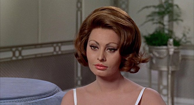 Hraběnka z Hongkongu - Z filmu - Sophia Loren