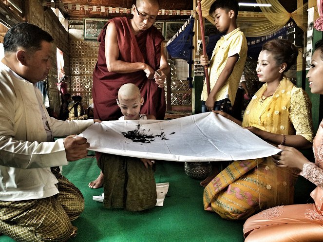 Na cestě - Série 18 - Na cestě po myanmarském Loikaw - Film