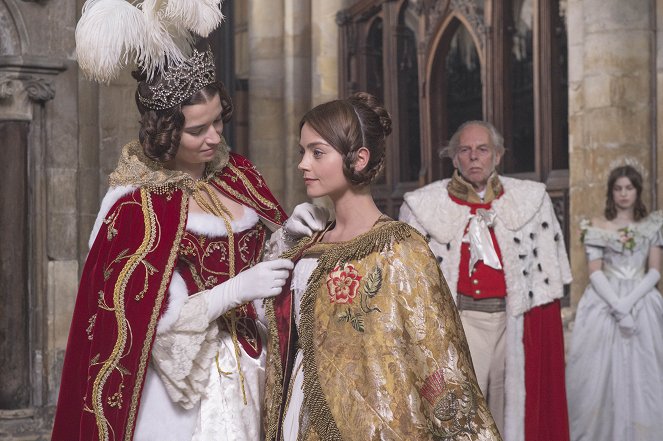 Kráľovná Viktória - Bábika č.123 - Z filmu - Margaret Clunie, Jenna Coleman