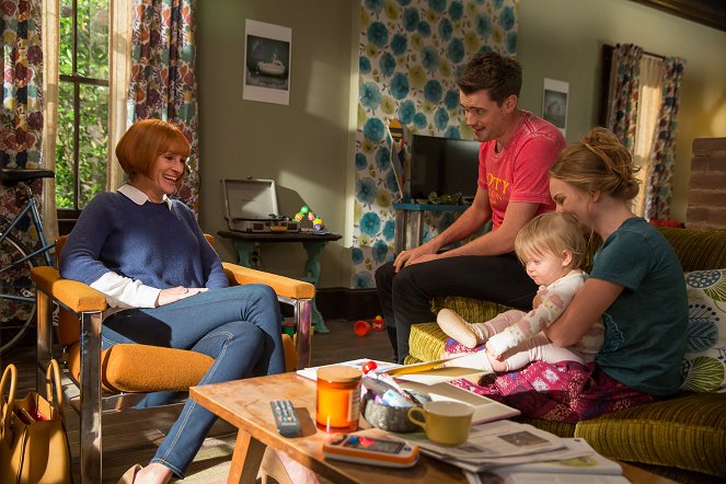 Mother's Day - Photos - Julia Roberts, Jack Whitehall, Britt Robertson