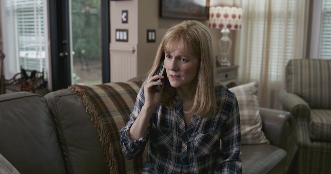 Sully: Miracle on the Hudson - Photos - Laura Linney