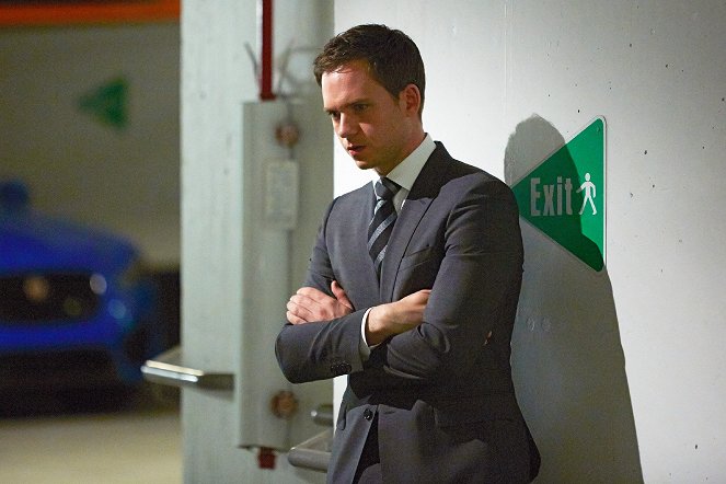 Suits - Season 4 - Two in the Knees - Photos - Patrick J. Adams