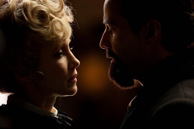 Henry & Julie - Der Gangster und die Diva - Filmfotos - Vera Farmiga, Keanu Reeves