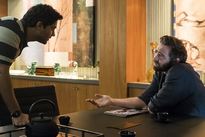 Halt and Catch Fire - Season 3 - Flipping the Switch - Photos - Manish Dayal, Lee Pace