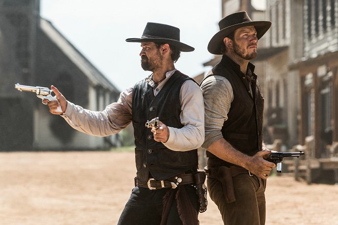 The Magnificent Seven - Photos - Manuel Garcia-Rulfo, Chris Pratt