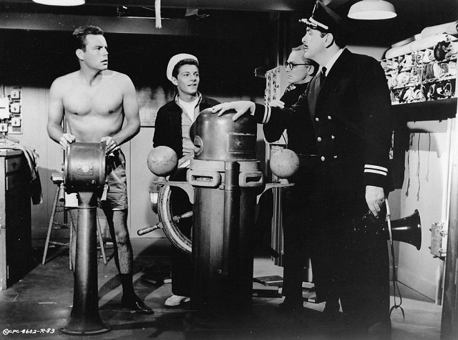 Sail a Crooked Ship - Filmfotók - Robert Wagner, Frankie Avalon, Ernie Kovacs
