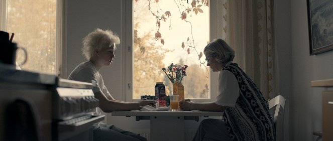 Teit meistä kauniin - Filmfotos - Tatu Sinisalo, Laura Malmivaara