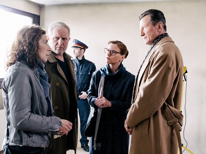 Tatort - Die Kunst des Krieges - Film - Adele Neuhauser, Harald Krassnitzer, Kristina Sprenger, Hubert Kramar
