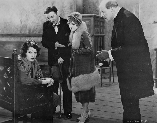 The Woman Disputed - Filmfotos - Norma Talmadge, Gustav von Seyffertitz