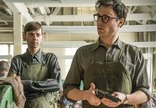 The Man in the High Castle - Season 1 - The Illustrated Woman - Photos - DJ Qualls, Rupert Evans