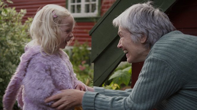 Hos mormor - Z filmu - Tilde Martine Eide, Ragnhild Hilt