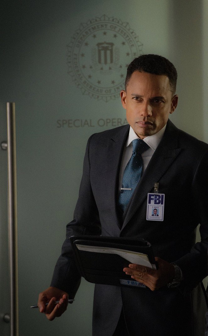 Limitless - Page 44 - Photos - Hill Harper