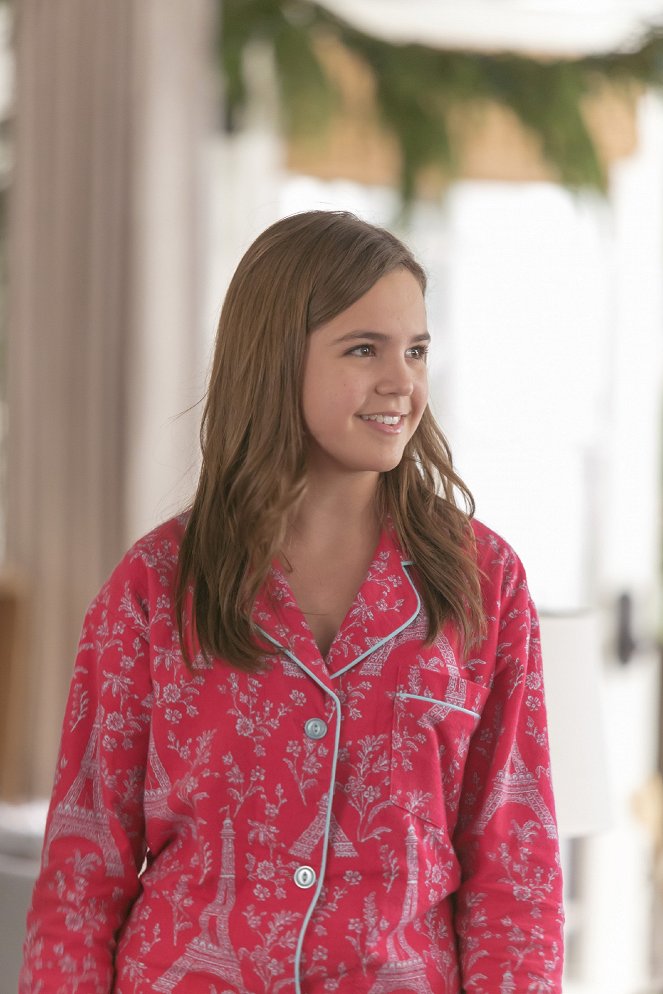 Trophy Wife - Twas the Night Before Christmas... Or Twas It? - Filmfotos - Bailee Madison