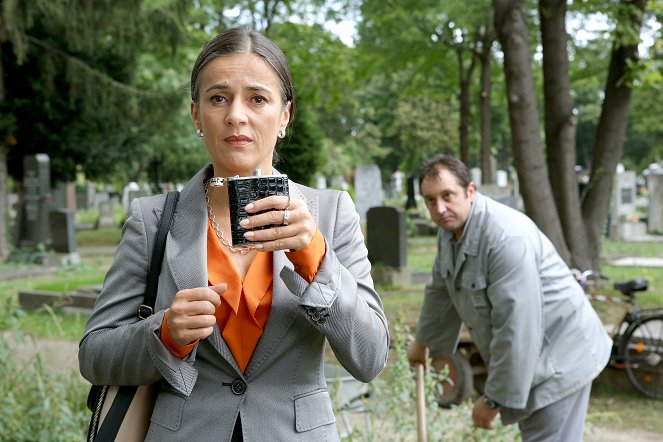 Die Detektive - Wegen Todesfall geöffnet - Film - Mercedes Echerer