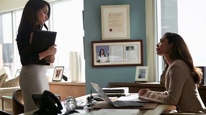 Suits - Season 6 - The Hand That Feeds You - Photos - Meghan, Duchess of Sussex, Gina Torres