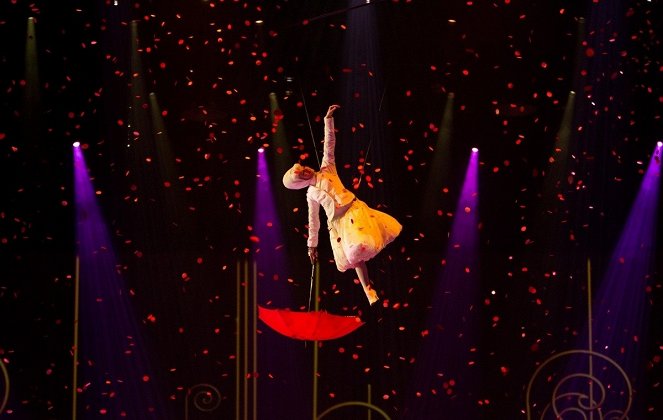 Cirque du Soleil: Worlds Away - Van film
